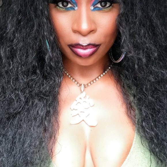 Meet your Posher, Tiffy G. - Picture 6 of 16